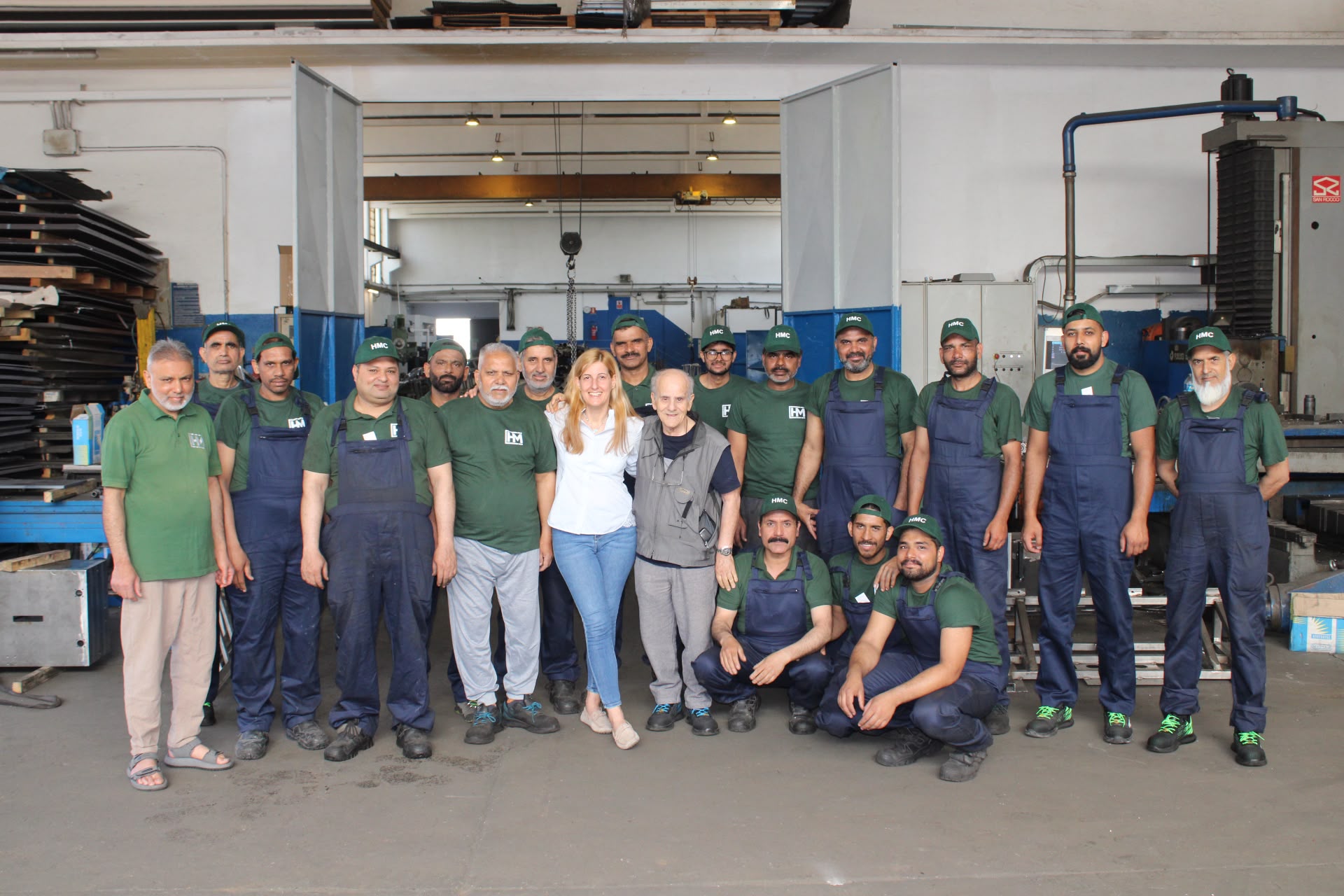 Interno stabilimento HMC con parco macchine e linee produttive